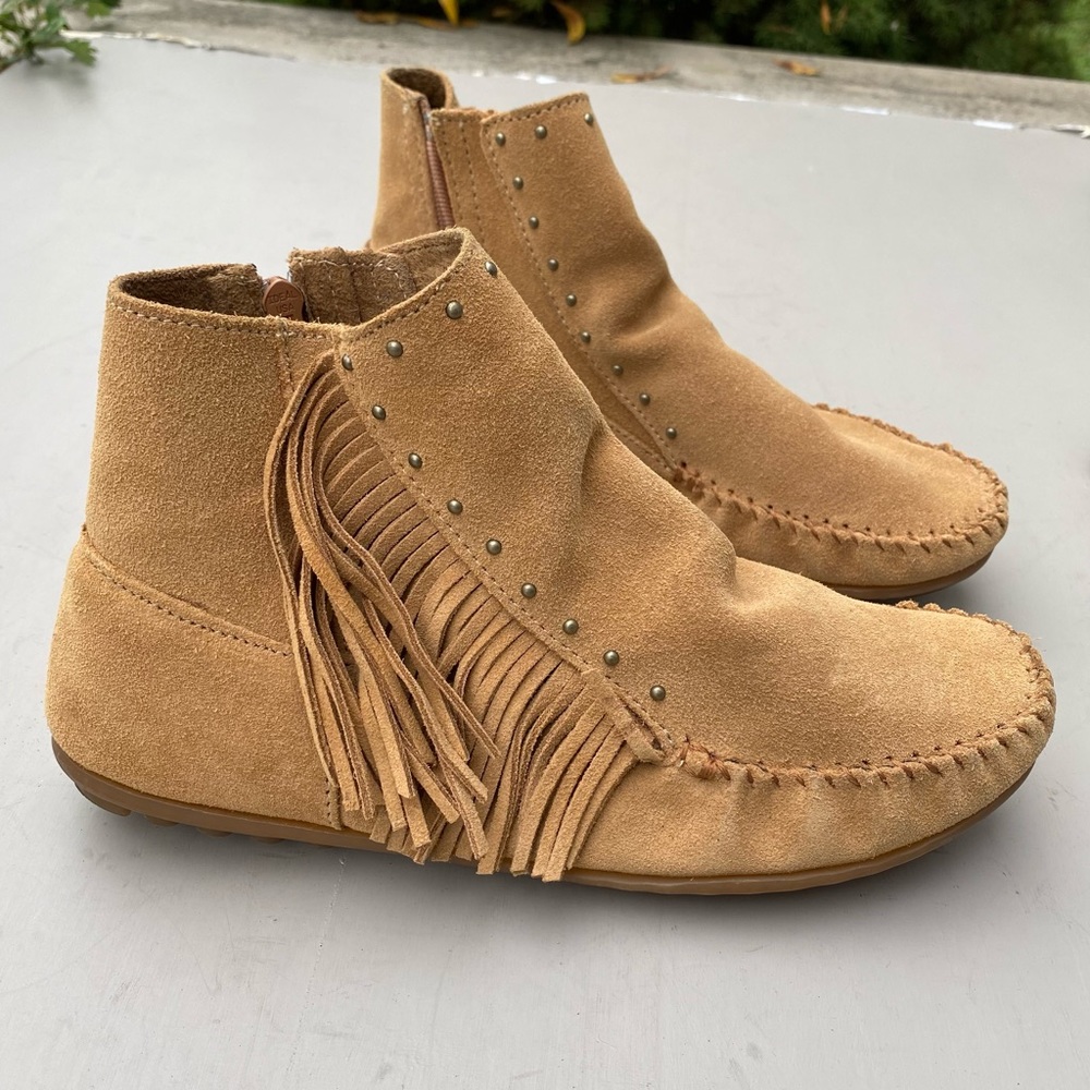 Minnetonka Suede Fringe Moccasins